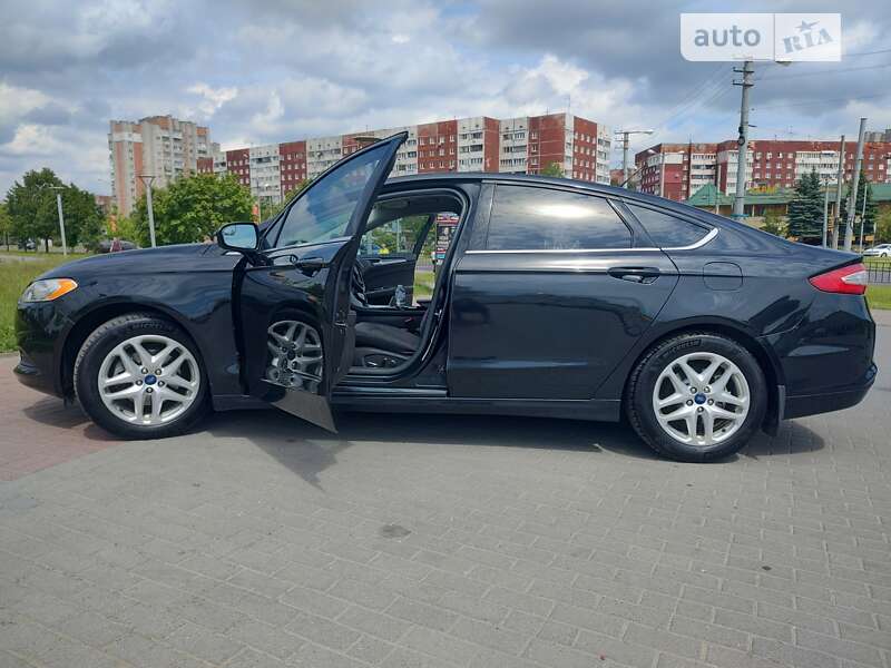 Седан Ford Fusion 2013 в Львові