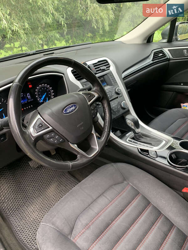 Седан Ford Fusion 2013 в Чернігові