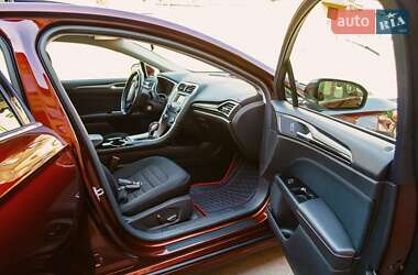 Седан Ford Fusion 2015 в 