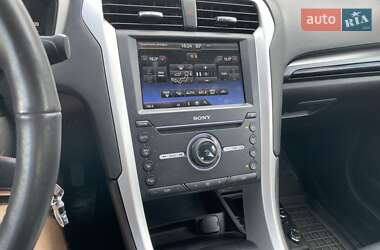 Седан Ford Fusion 2015 в 