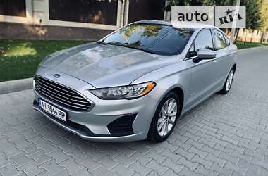 Седан Ford Fusion 2019 в Бучі