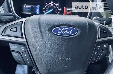 Седан Ford Fusion 2019 в Бучі