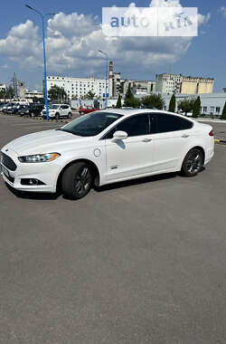 Седан Ford Fusion 2014 в Ужгороді