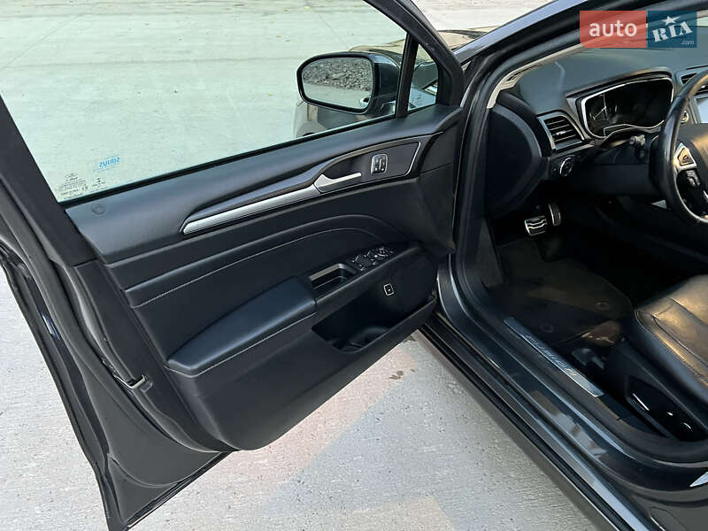 Седан Ford Fusion 2016 в Одесі
