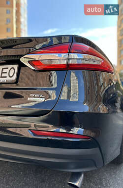 Седан Ford Fusion 2020 в 