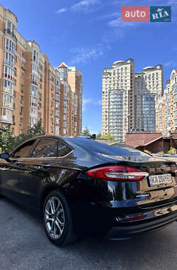 Седан Ford Fusion 2020 в 