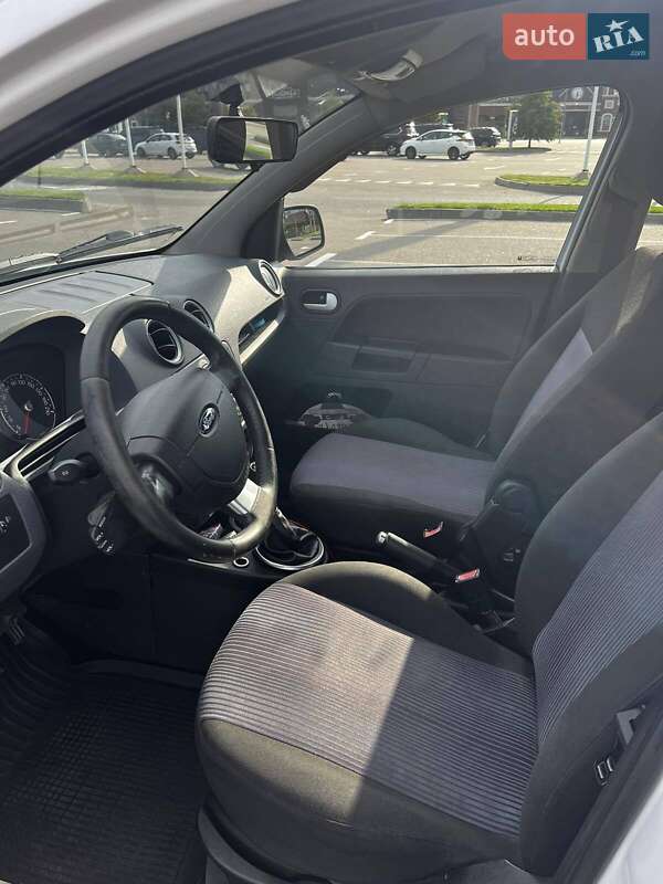 Хэтчбек Ford Fusion 2010 в Киеве