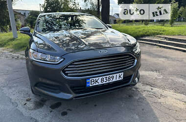 Седан Ford Fusion 2014 в Ровно