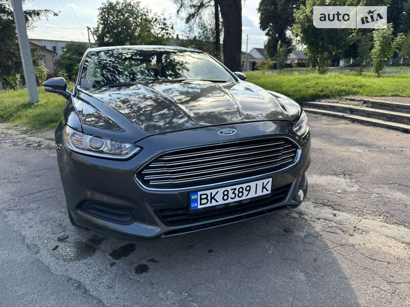 Седан Ford Fusion 2014 в 