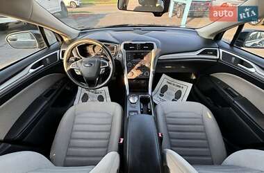 Седан Ford Fusion 2018 в 