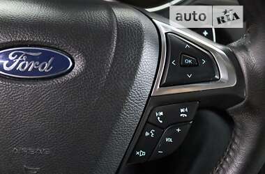 Седан Ford Fusion 2017 в 