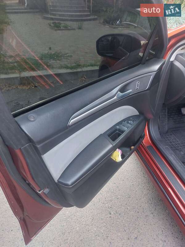 Седан Ford Fusion 2013 в Умани