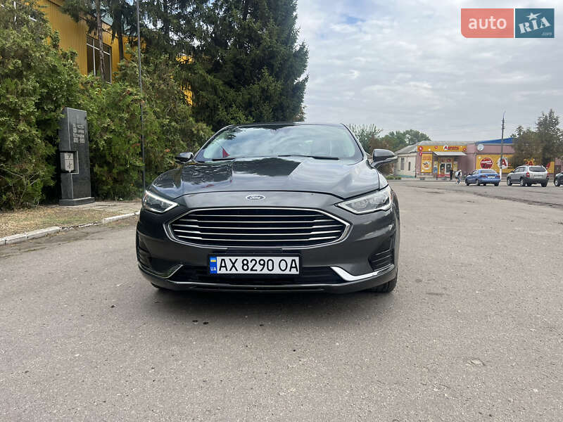 Седан Ford Fusion 2018 в Краснограде