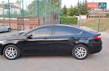 Седан Ford Fusion 2016 в 
