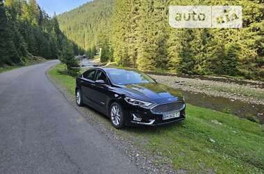 Седан Ford Fusion 2019 в Одесі