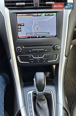 Седан Ford Fusion 2016 в 
