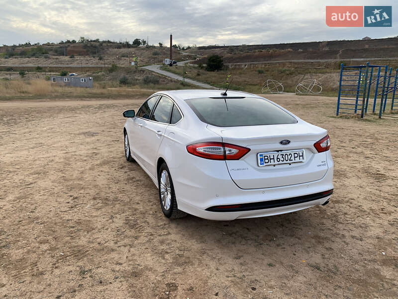 Седан Ford Fusion 2013 в Одесі