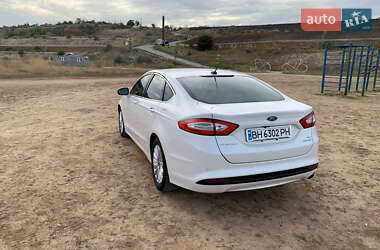 Седан Ford Fusion 2013 в 