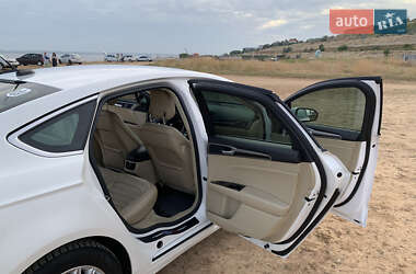 Седан Ford Fusion 2013 в 