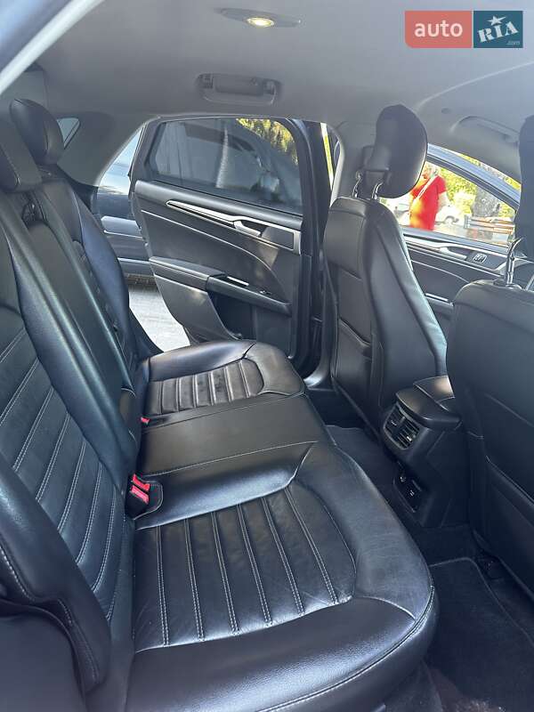 Седан Ford Fusion 2013 в Львове