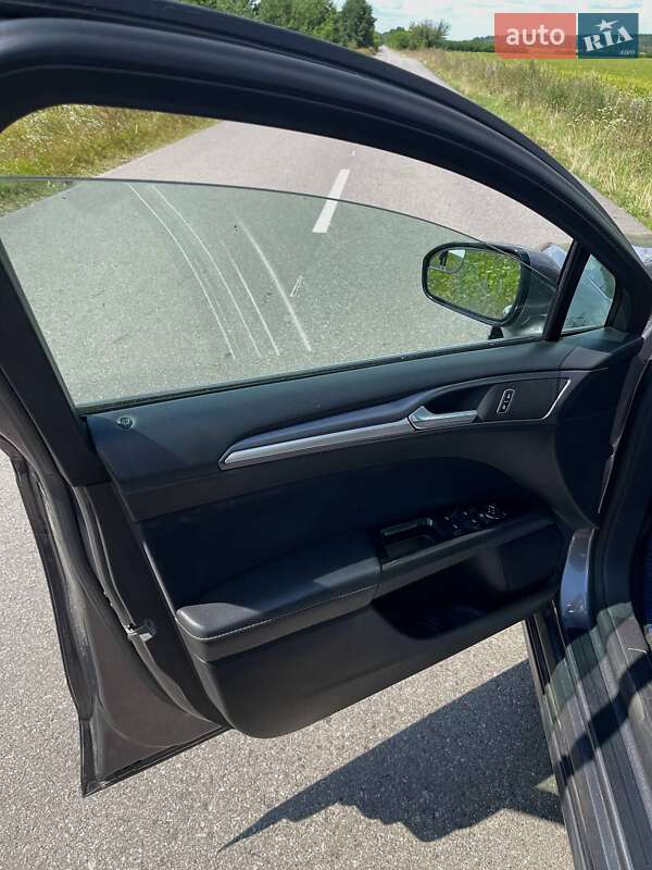 Седан Ford Fusion 2013 в Коропе