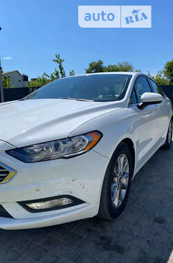 Седан Ford Fusion 2016 в 