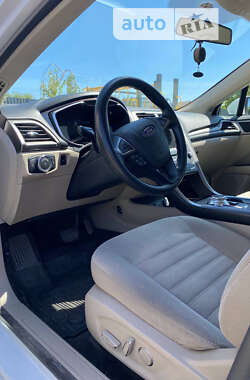 Седан Ford Fusion 2016 в 
