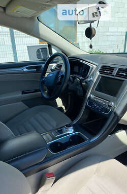 Седан Ford Fusion 2016 в 