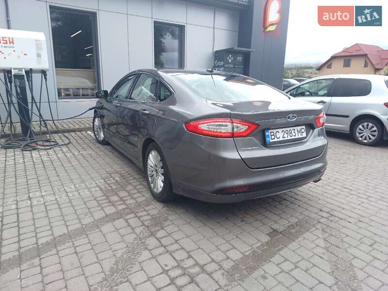 Седан Ford Fusion 2013 в Львове