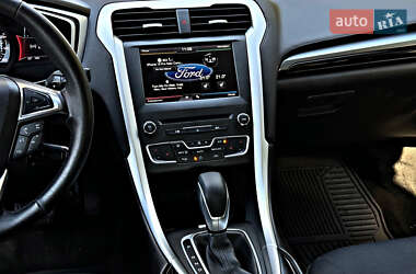 Седан Ford Fusion 2016 в 
