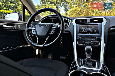 Седан Ford Fusion 2016 в 