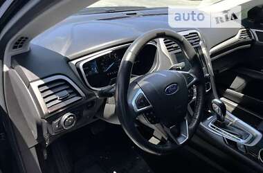 Седан Ford Fusion 2016 в 