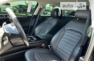 Седан Ford Fusion 2016 в 