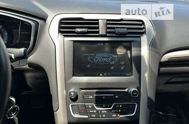 Седан Ford Fusion 2016 в 