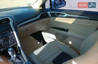 Седан Ford Fusion 2016 в 