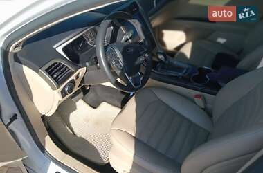 Седан Ford Fusion 2016 в 