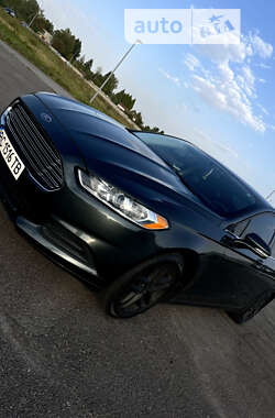 Седан Ford Fusion 2015 в 