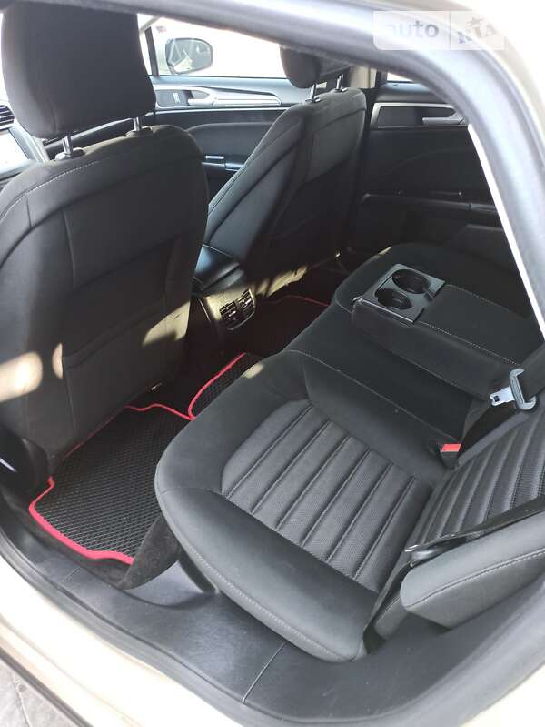 Седан Ford Fusion 2016 в Самборе