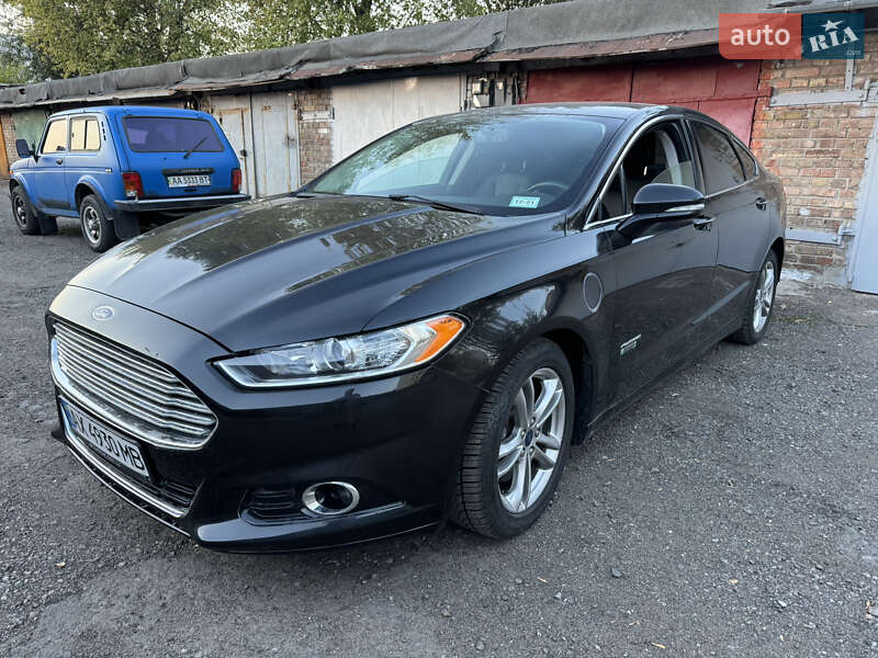 Седан Ford Fusion 2015 в 