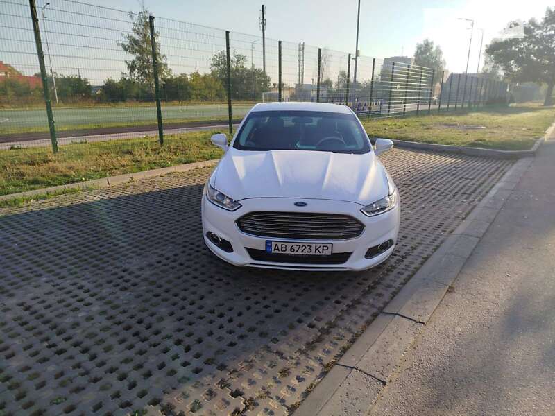 Седан Ford Fusion 2015 в 