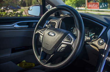 Седан Ford Fusion 2017 в 