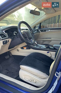 Седан Ford Fusion 2013 в 