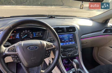 Седан Ford Fusion 2013 в 