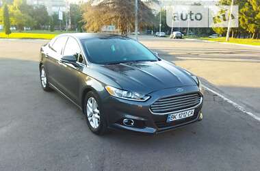 Седан Ford Fusion 2015 в Рівному