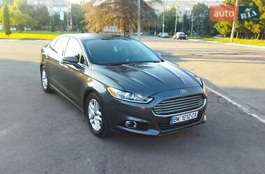 Седан Ford Fusion 2015 в 