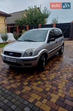 Хэтчбек Ford Fusion 2004 в 