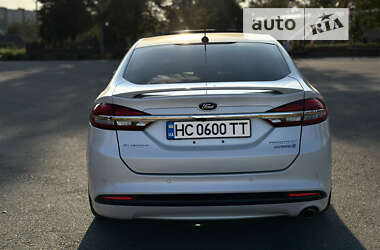 Седан Ford Fusion 2016 в 