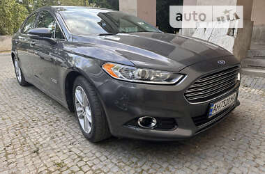 Седан Ford Fusion 2015 в Ужгороде