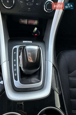 Седан Ford Fusion 2013 в 