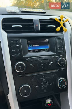 Седан Ford Fusion 2013 в 